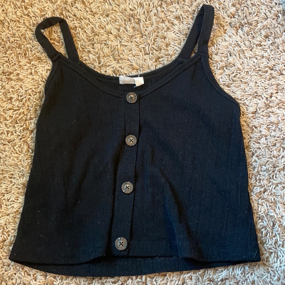 Cute black tank with buttons!